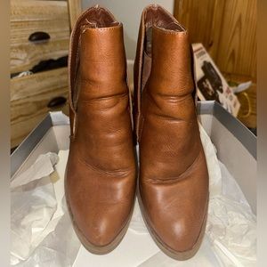 APT 9 Boot Size: 9 Color: Brown